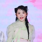 아기고양이가 무대에서 <b>울지</b>도 않고 기특해