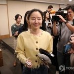 민희진 <b>퇴장</b>할<b>때</b> 손에 명함 수 봐 ㄷㄷ