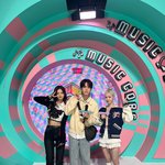 음중 윈터 설윤 <b>영훈</b> 쓰리샷 떴다