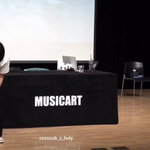 팬싸에서 골프 <b>홀인원</b>(?) 성공해서 팬들한테 커피 쏜 아이돌