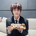 '전역 D-5' 방탄 진 전세계 팬들 풍성한 전역 축하 서포트