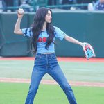 오늘자 카리나 시구 완료 직찍