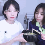여돌 칼국수 <b>먹방</b> 볼사람