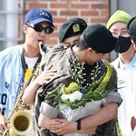 방탄 한 명씩 <b>전역</b>한다니까 부들대는 애들은 뭐임ㅋ