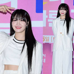 정은지, ‘탄탄 복근’ 드러낸 시크한 화이트 스트라이프 슈트 패션