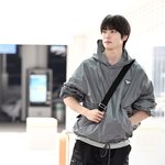 재현 사나 <b>프라다</b> 출국