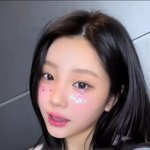 메이크업 올려주는 아일릿 공계.. 첨 봄
