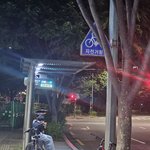 [어케생각해] 버스정거장에서 컵라면먹는 중딩들