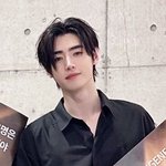 머리자르니까 ㅈㄴ 잘생긴것같음