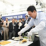 잘한다고 외치는 윤석열 김치찌개 <b>만찬</b> 25일 만에…언론재단 "내년...