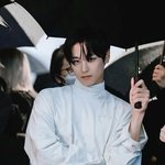 이러는데 어떻게 <b>이마</b>를 안 치냐고 내가