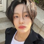아니 그러니깐 일단 <b>셀카</b>부터 내놔보세요