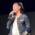 청음회 진행하는 빌리 아일리시와 <b>인터</b>뷰어로 나선 제니