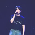 살짝 <b>배</b>보이며 끼부리는 <b>남</b>돌 짤.jpg