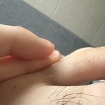 나보다 <b>발가락</b>털 긴사람잇냐?