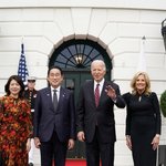 바이든, 백악관 문 앞서 기시다 맞아… ‘봄 정원’서 만찬