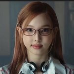 <b>나연</b> 안경 어디꺼임??