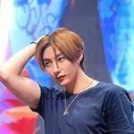 오늘자 팬싸 현장에서 라이즈 <b>앤톤</b> 몸ㄷㄷ