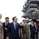 역사상 한국 대통령으론 30년 만에 美항모 승선 “한미<b>동맹</b>은 무적...