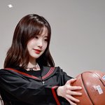 가만히 있으면 <b>인형</b>인 줄 알겠어