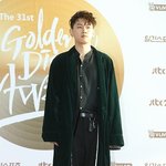 크러쉬, 허리 디스크 수술로 활동 잠정 중단.."치료에 전념할...