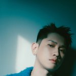 크러쉬, 허리 디스크 수술로 활동 <b>잠정</b> 중단 "회복에 전념"