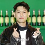 크러쉬, 허리 디스크 수술 “활동 잠정 중단, 회복에 집중” [공식]