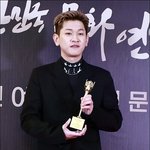 크러쉬, 허리 디스크 수술로 활동 잠정 중단 [공식](전문)