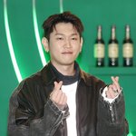 [댓글부탁해] 크러쉬, 활동 잠정 중단 “디스크 질환 급격히 악화”