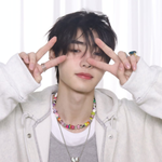 성훈은 무슨 <b>키치</b>한 것까지 소화하냐