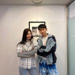 '크러쉬' 조이, 열애 인정 당일…"인터넷 봤다" 민망 웃음