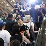 오늘자 르세라핌 <b>공항</b>팬들 개많은데?