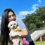 질투 하겠네' 조이, 반려견 꼭 끌어안고 행복한 미소[<b>SHOT</b>!]