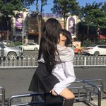 공공<b>장소</b>에서 사랑을 나눈다.