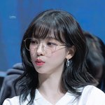 안경 낀 '<b>유지민</b>'을 사랑하고 또 사랑하고