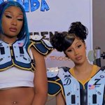 근데 <b>카디</b>비 얼굴형 ㅈㄴ 예쁘지 않냐