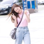 오마이걸 효정, ‘<b>캔디</b> 리더 출근~’ (파워타임 출근길) [HD포토]