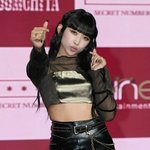 [댓글부탁해] 시크릿넘버 <b>디타</b>, 레드벨벳 꺾었다…함께 야구 직관...