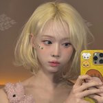 윈터 인스타 업뎃 (백금발 단발)