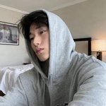 작은 <b>우산</b> 하나 꾸역꾸역 나눠 쓰고 싶음