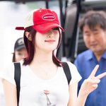 [T포토] 최예나 '<b>큐티</b>뽀짝 오리'