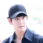 [현장포토] "믿을 수 없어"...김수현, 움직이는 조각상 디스패치사진