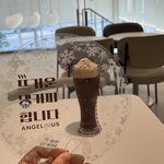 뜨거운 냉커피 이거머야?? 엔제리너스 기획 짱 <b>신박</b>한뎅??