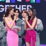 4세대 비주얼 여돌들과 투샷잡히는 윤아.<b>JPG</b>