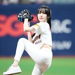 [댓글부탁해] 유주 ‘늘씬한 와인드업’ [<b>MK</b>포토]