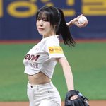 [댓글부탁해] [포토] 유주 '두 번째라 다르지?'