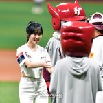 [댓글부탁해] [포토]‘볼주세요!’ <b>유주</b>