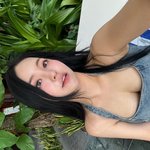 [<b>SCin스타</b>] 브브걸 유정, 미니 원피스 속 드러난 볼륨감 몸매