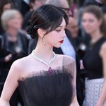다른 신은 믿지 않아요 <b>이분</b>들만 믿어요