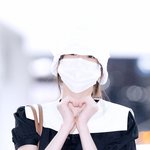 [현장포토] "다 가려도, 예쁘다"...장원영, 인형의 출국...